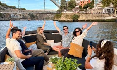 Porto: 7 Bridges Cozy Small-Group Cruise & Pink Port Tonic