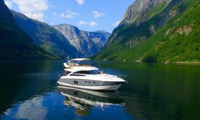 From Bergen Private tour with yacht Flåm to Gudvangen Nærøyfjord