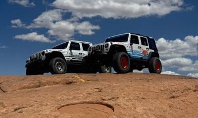 Private Hell's Revenge Jeep Tour in Moab
