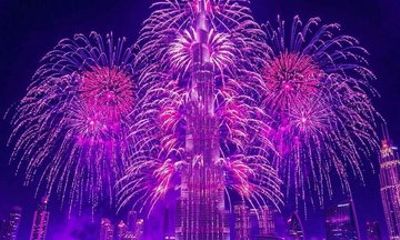 Dubai New Year Eve Dinner Cruise with Burj Khalifa Fireworks View