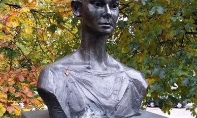 Self Guided 2 hour Audrey Hepburn Walking Route