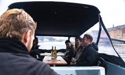 Private Copenhagen Boat Tour with Cakes and Drinks
