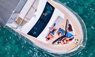 Private Boat Tour with Lunch and Scenic Views from Kundu