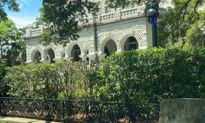 Private New Orleans Streetcar and Garden District Tour