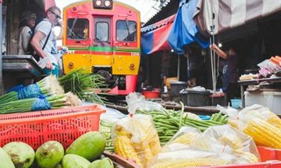 Bangkok Floating and Railway Market Private Tour