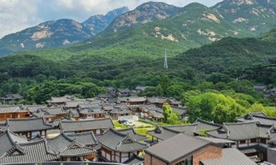 Culinary Tour with Bukhansan Views in Eunpyeong Hanok Village