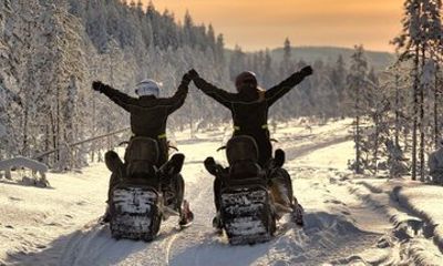 Twilight Backcountry Snowmobile Tour from Rovaniemi