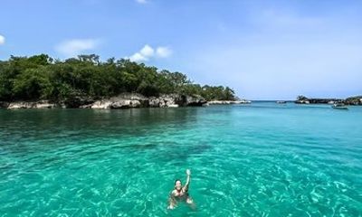 VIP Tour to Laguna Gri Gri Cueva las Golondrinas and Playa Grande