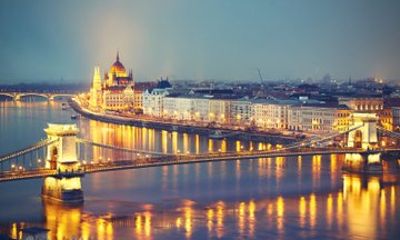 Full-day trip from Vienna: Bratislava and Budapest with a guide