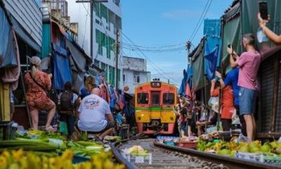 Amphawa Floating Market and Maeklong Railway Market Tour