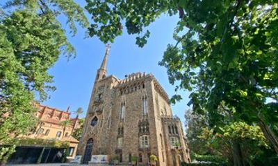 Private Gaudi Castle and Tibidabo Tour with Pickup
