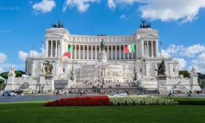Rome Monumental Heart Vittoriano and Palazzo Venezia Entry