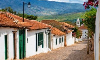 Tour of Villa de Leyva, Raquira, and Chiquinquirá from Bogotá