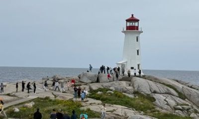 Private Tour of Peggys Cove and Halifax Highlights