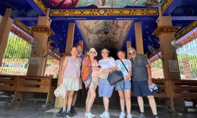 Guided tour to waterfalls with transportation and traditional flavors