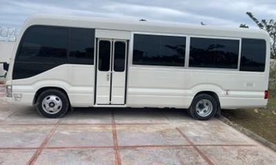 South Coast Jamaica Private Transfer with WiFi and Snacks