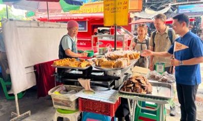 Chiang Mai Street Food Walking Tour with Tastings