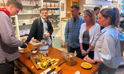 Explore Amsterdam with Shared Walking Tour Mode Options