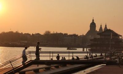 Walking Tour in Amsterdam's Muntplein Area
