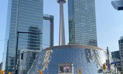 Toronto Private Luxury City Tour and Iconic Sights
