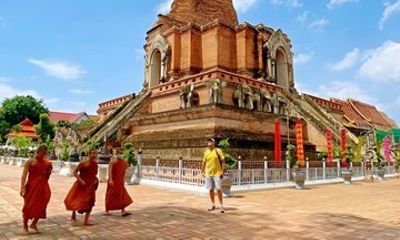 Chiang Mai: Authentic Monk Experience at Wat Chedi Luang