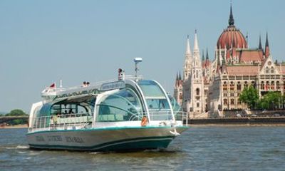 Budapest River Boat Tour with Beverage