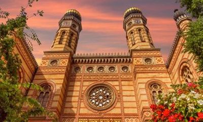 Dohány Synagogue in Budapest and Guided Tour
