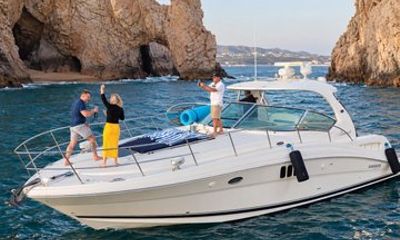 Private Yacht Charter Snorkel Arch Tour and Open Bar in Cabo