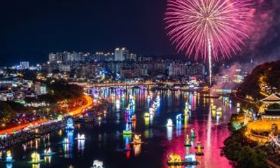 Jinju Lantern Festival Hadong and Sacheon Day Tour From Busan