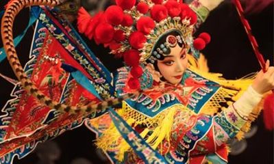 Chengdu Sichuan Opera Teahouse Ticket with Tea and Snacks
