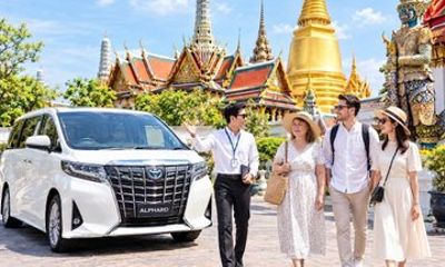 Small Group Bangkok Temples & Grand Palace Tour by Luxury Alphard