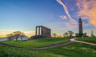 Edinburgh Acropolis and Gin Distillery EBike Tour