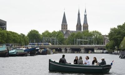 Rent Your Own Boat in City Centre
