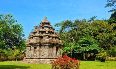 Borobudur and Selogriyo Temple Tour All Inclusive
