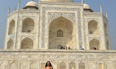 Taj Mahal Guided Tour with Rich History and Architecture