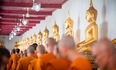 Spiritual Half Day Monk Chat at Wat Mahathat in Bangkok