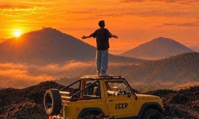 Sunrise at Mount Batur in 4x4 Jeep with French-speaking Guide