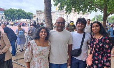 German London : Changing of the Guard with Buckingham Palace