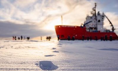 Rovaniemi: Polar Explorer Icebreaker Cruise with Ice Floating
