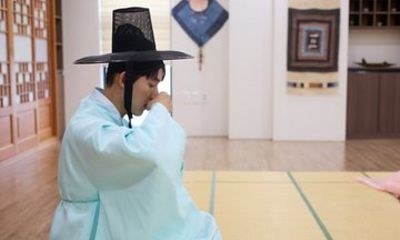 Mindful Korean Tea Ceremony and Hanbok Experience in Daegu