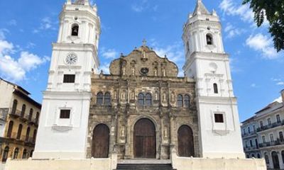 A day in Panama: Skyline, Old Town with ice cream, and Canal
