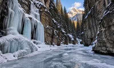 Winter Adventure Grotto Canyon, Lake Louise and Banff Tour