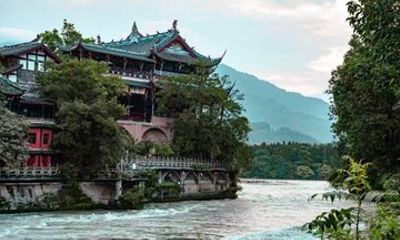 Dujiangyan and Qingcheng Mountain Private Day Trip