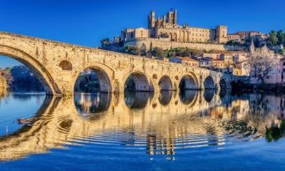 Lyon to Avignon 1 Day Private Guided Tour by Car