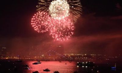 Glass Bottom Boat Friday Fireworks Cruise in Waikiki