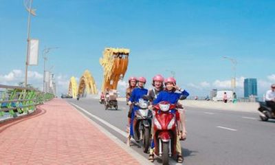 Private Da Nang Sightseeing Tour by Motorbike with Ao Dai Rider
