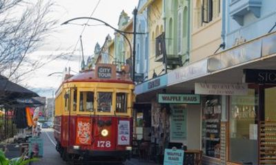 Christchurch: 90-Minute Guided Walking Tour with Gelato