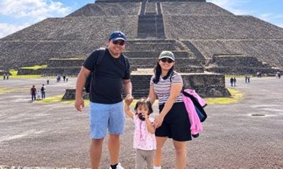 Private Tour to Teotihuacan with Breakfast at La Cueva without Shops