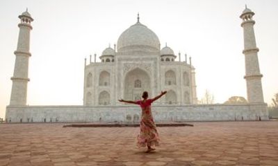 From Pune: 2 Days Delhi, Agra Fort & Taj Mahal Guided Tour