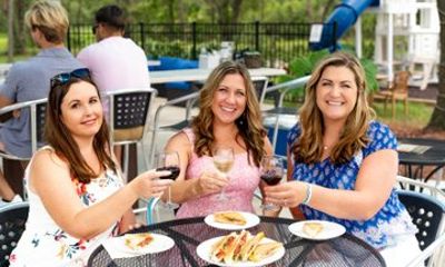 Sip and Stroll Vineyard Tour